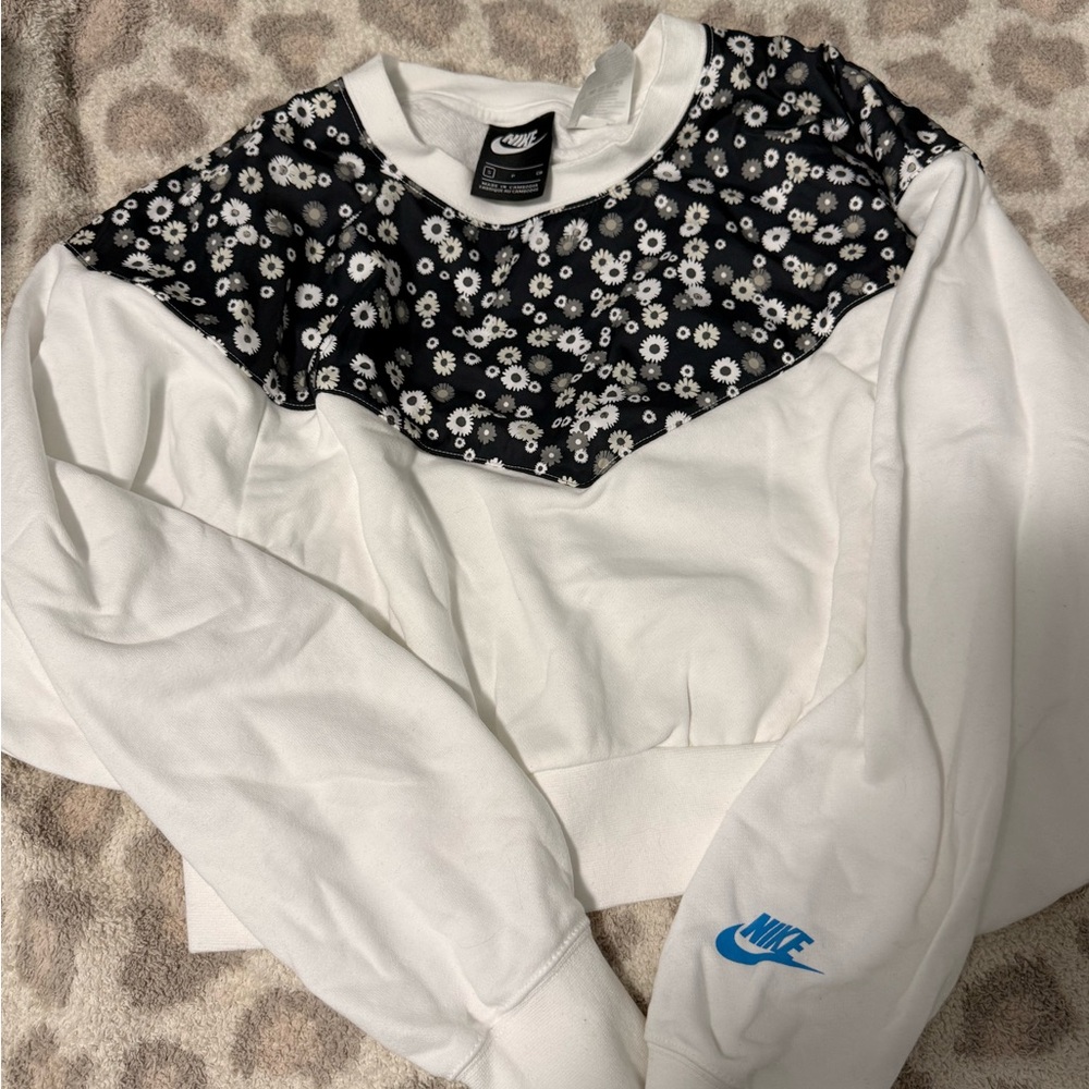 Nike Women's Black and White Floral Sweatshirt